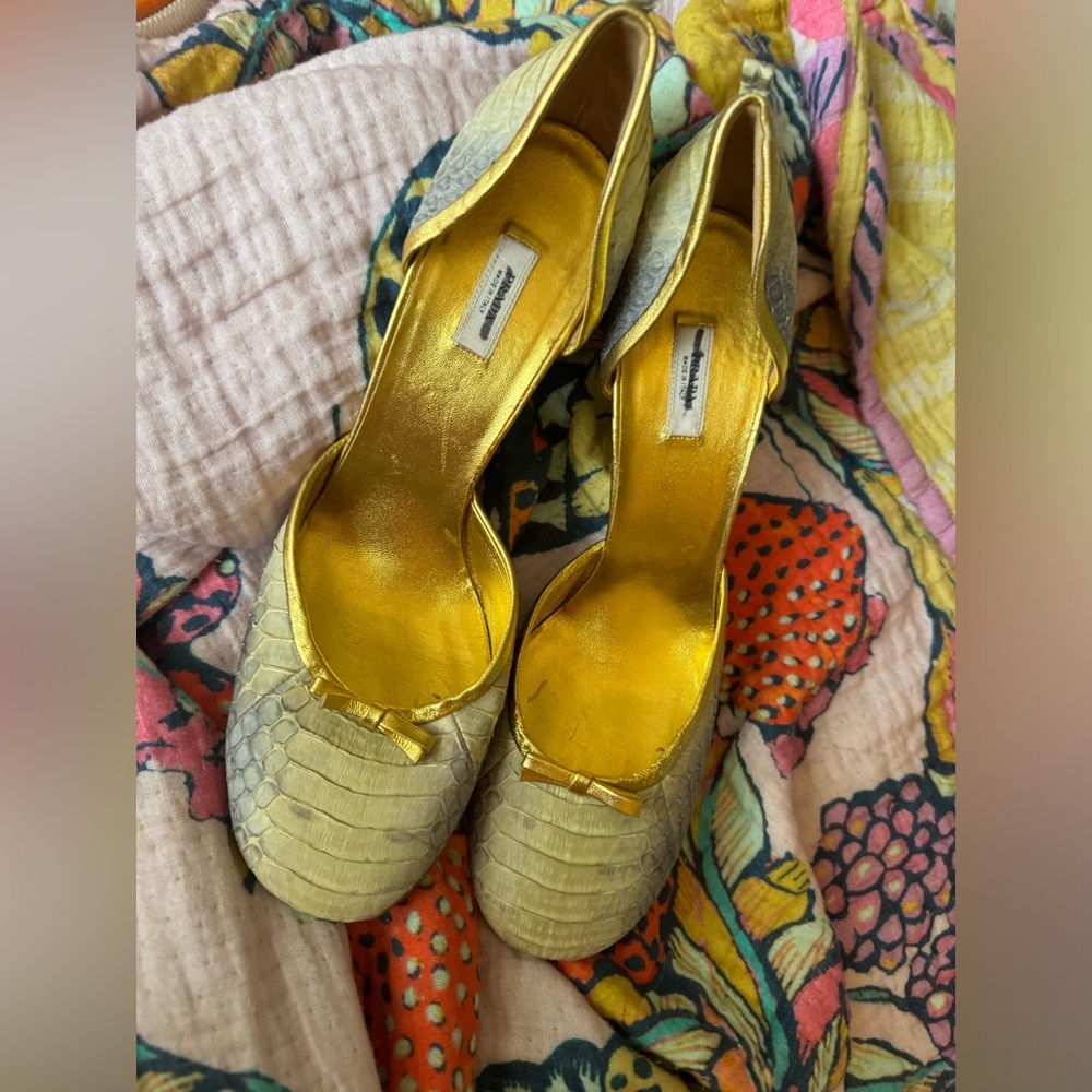 Vintage Prada ballet snake heels in sz 39.5
